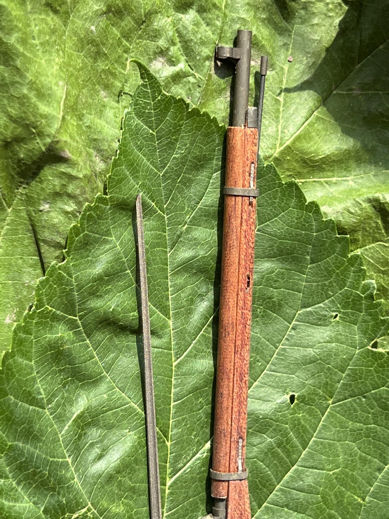 零元拍：钛金：1/6 莫辛纳甘 布仓 残品 腔身断裂 喜欢的拍回去当配件吧，腔刺完美，拍到再送一本2009刊装备杂志