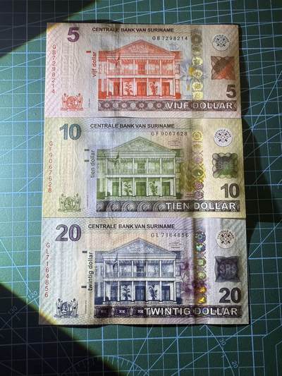 【炜奕收藏】，第四十二期 苏里南5-20元，UNC-/UNC品相，有车轮印