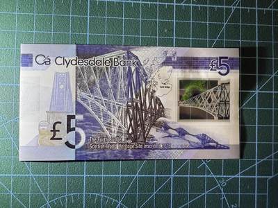 【炜奕收藏】，第四十二期 2016年苏格兰克莱兹戴尔5镑塑料钞，UNC品相，号码无47