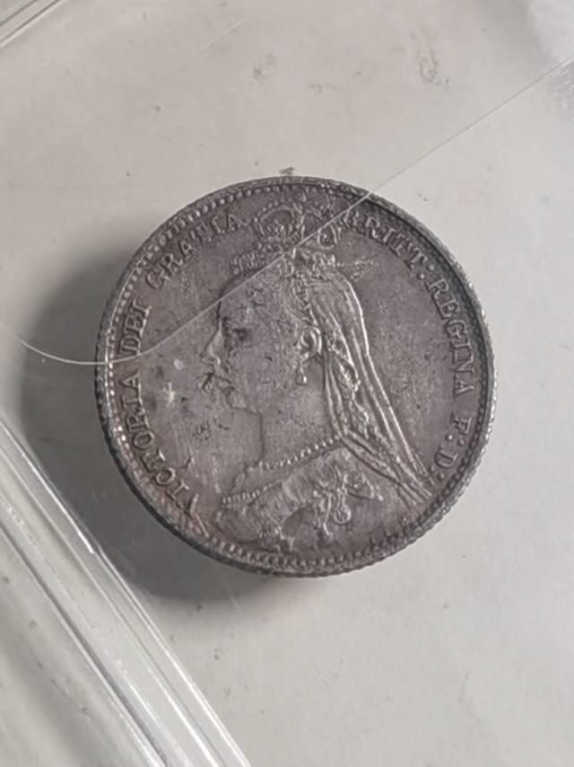 维多利亚1890年六便士银币