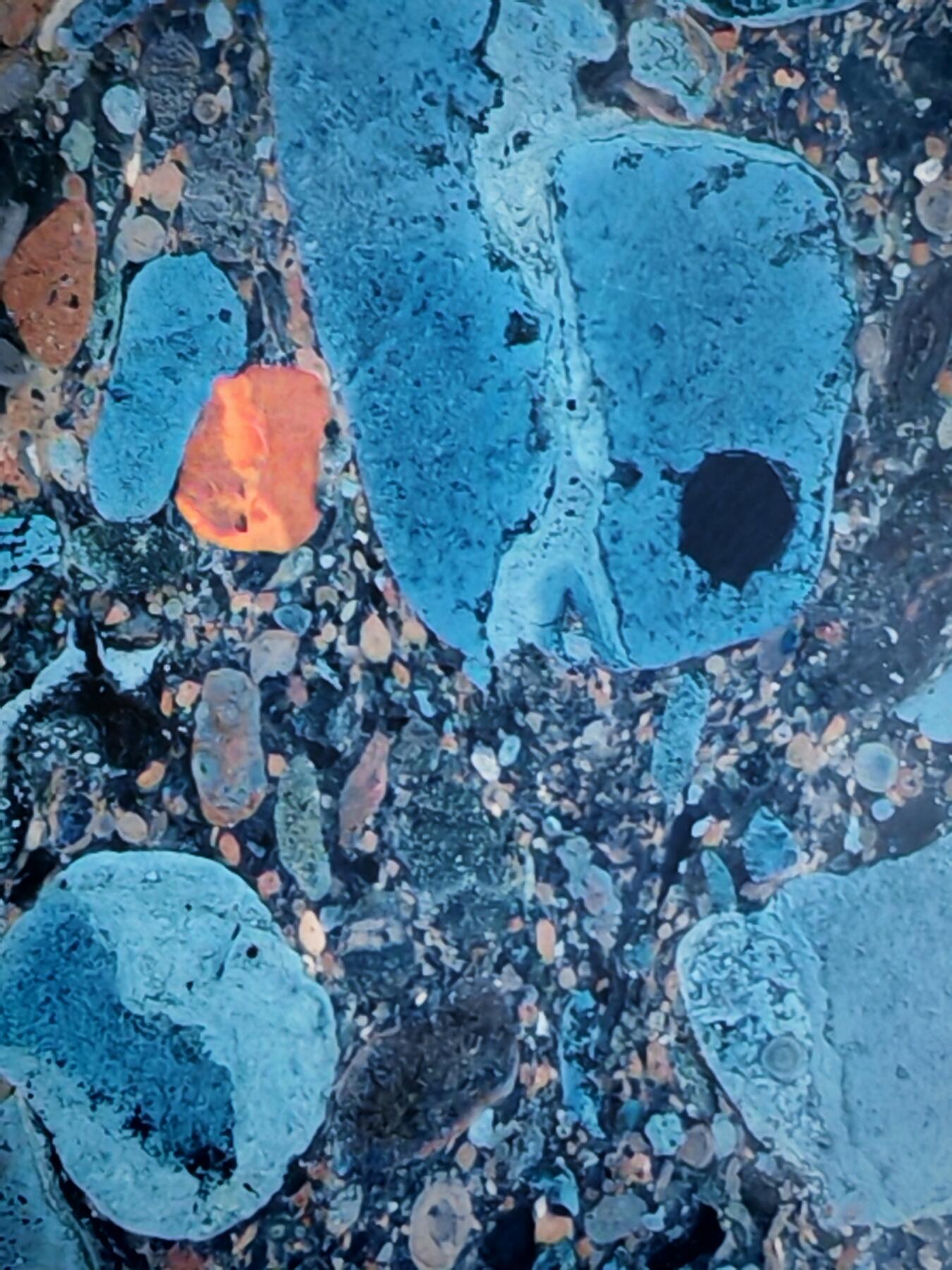 经典稀有画面石蓝莓星斑球粒角砾石无事牌(36022)尺寸52*40*12mm70克