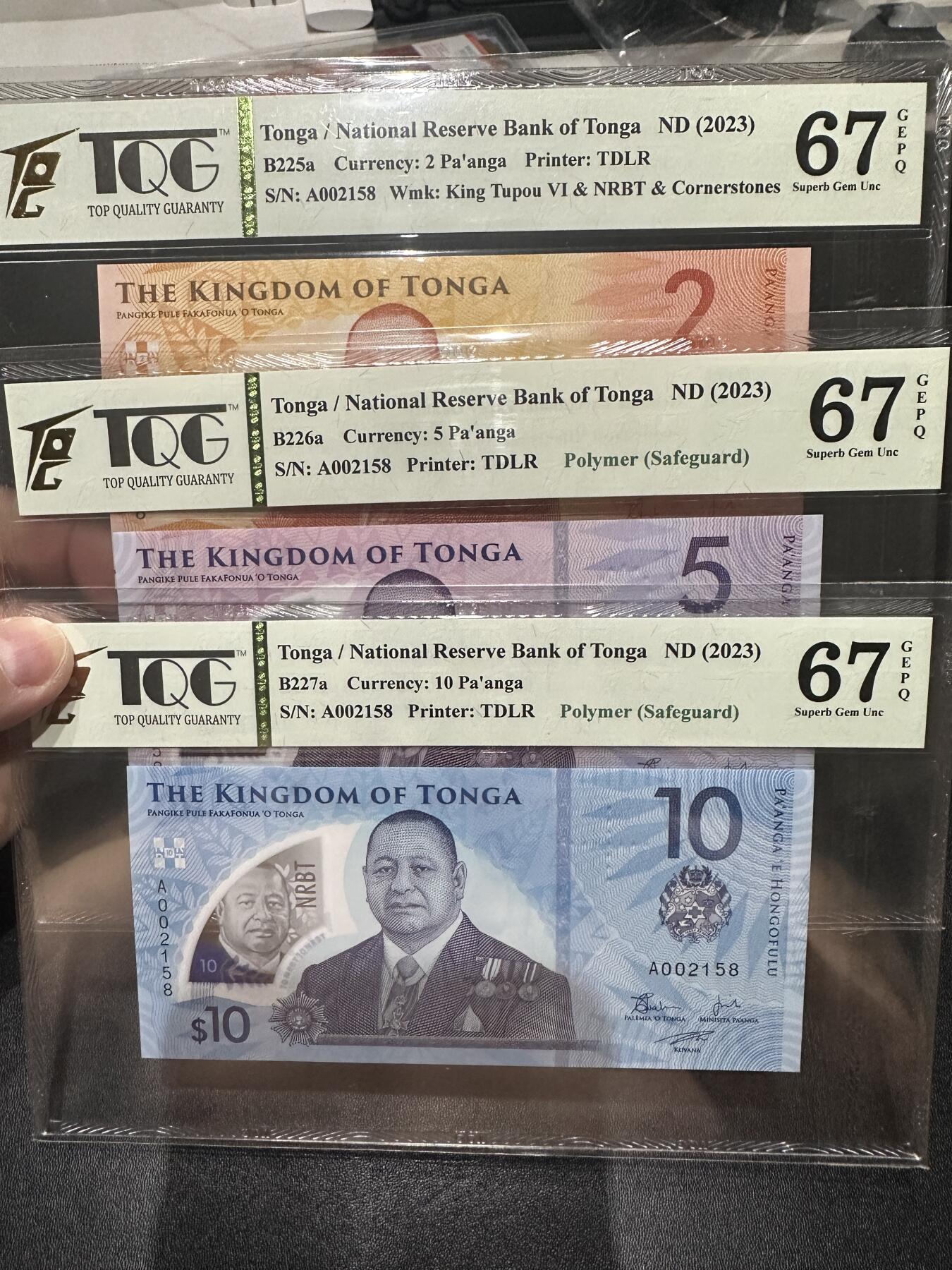 《外钞收藏家》第五百五十九期（靓号、稀少评级等品种丰富）（本平台长期征集拍品、欢迎藏友们联系合作） 2023年汤加2、5、10 三张全同号2158 A冠 TQG评级67