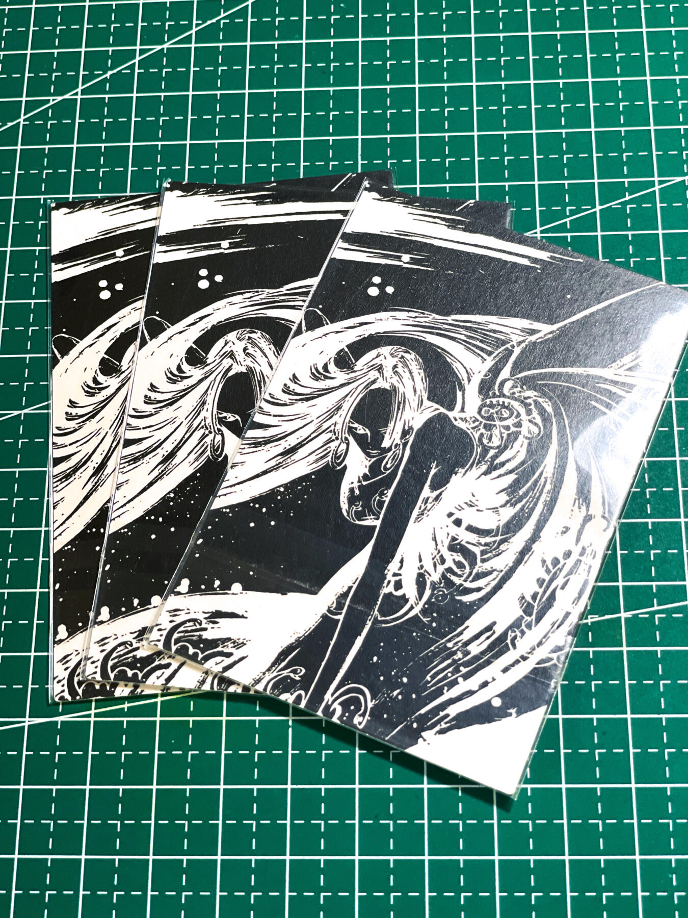 显眼宝28期【关注参拍有赠卡】 女帝 大头卡3张 有点像黑人 不知道有人喜欢不 哈哈哈 粗闪卡 小卡尺寸