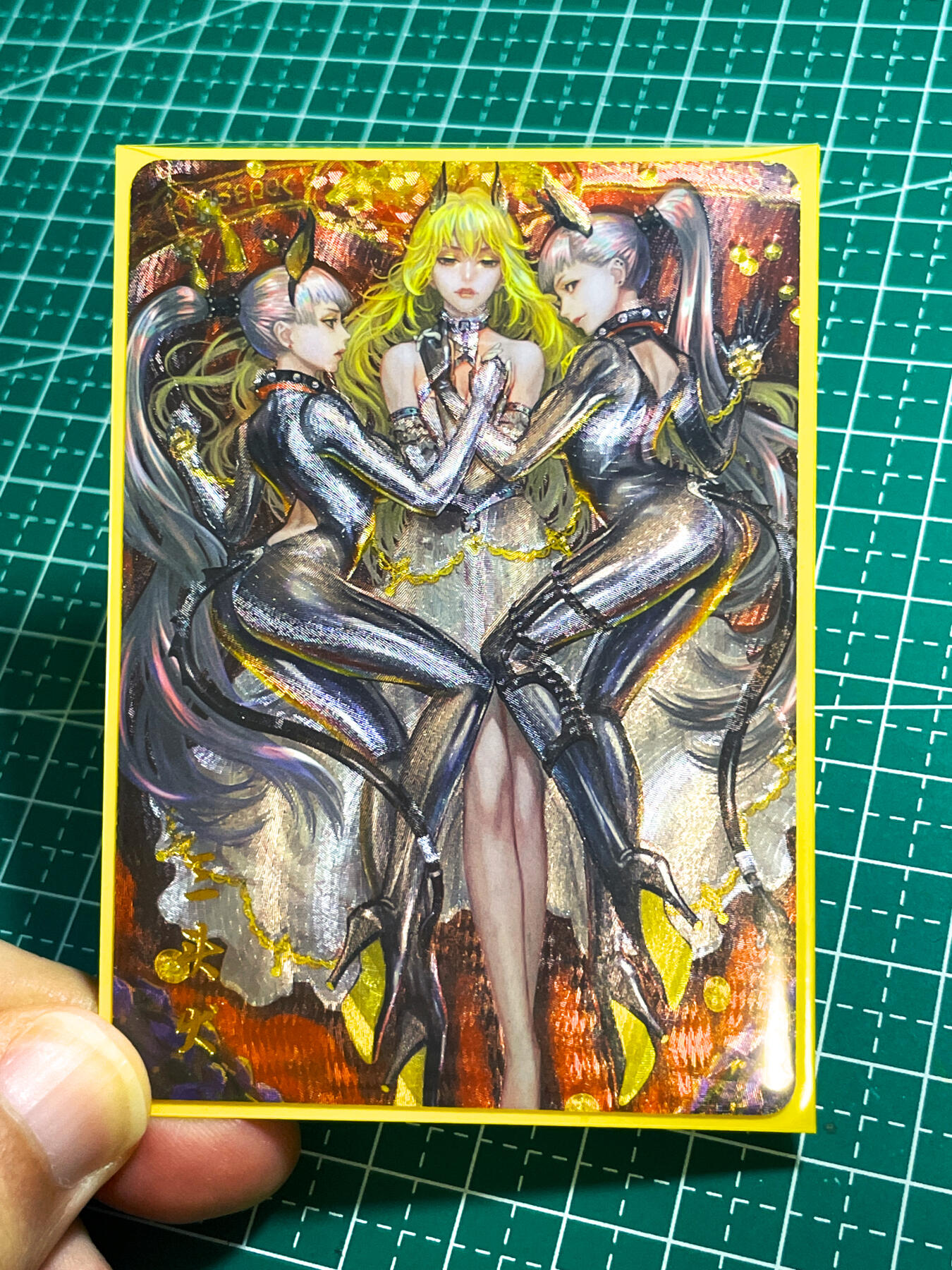 显眼宝28期【关注参拍有赠卡】 燎原早期 三头犬一张  折光粗闪工艺 63*88