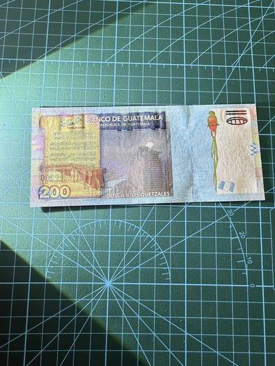 【炜奕收藏】，第四十二期 2020年危地马拉200格查尔，UNC品相，号码无47