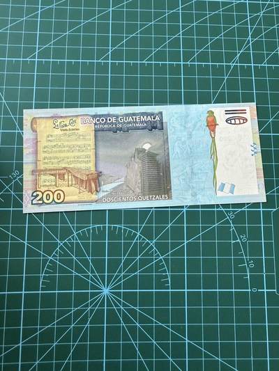 【炜奕收藏】，第四十二期 2020年危地马拉200格查尔，UNC品相，号码无47