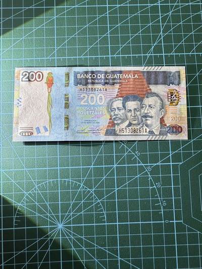 【炜奕收藏】，第四十二期 2020年危地马拉200格查尔，UNC品相，号码无47