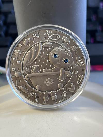 第172期拍卖【长期征集拍品】 - 白俄罗斯2009年十二星座系列水瓶座镶嵌皓石银币，925银，28.28克，有氧化