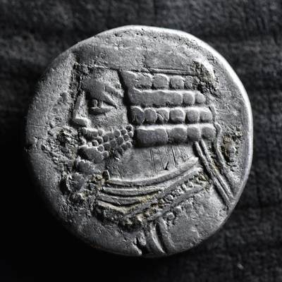 【良泉】【国庆精品场】10月2日晚19.30点开拍！ 222组，西方古代钱币、印章专场 - 【美品】10.25克，公元前38-前2年【古波斯】帕提亚（安息）帝国，弗拉特斯四世“提喀女神持丰饶角为国王加冕”四德里克马银币