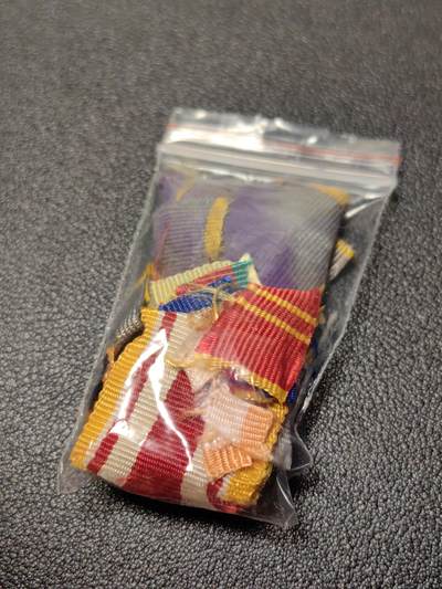 靖甫拍卖第8场 - 苏联奖章挂布残片一包