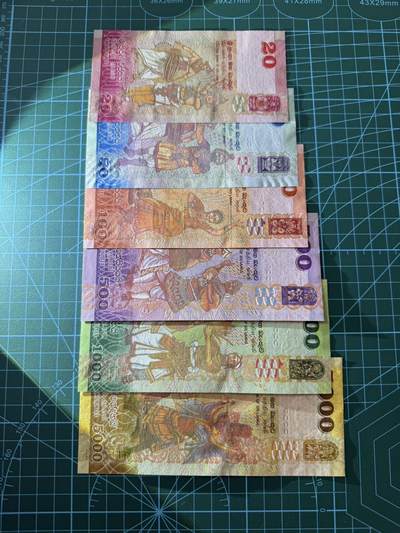 【炜奕收藏】，第四十二期 2010年斯里兰卡20-5000卢比，UNC品相，全首发年，包含一张首发冠及多张无47