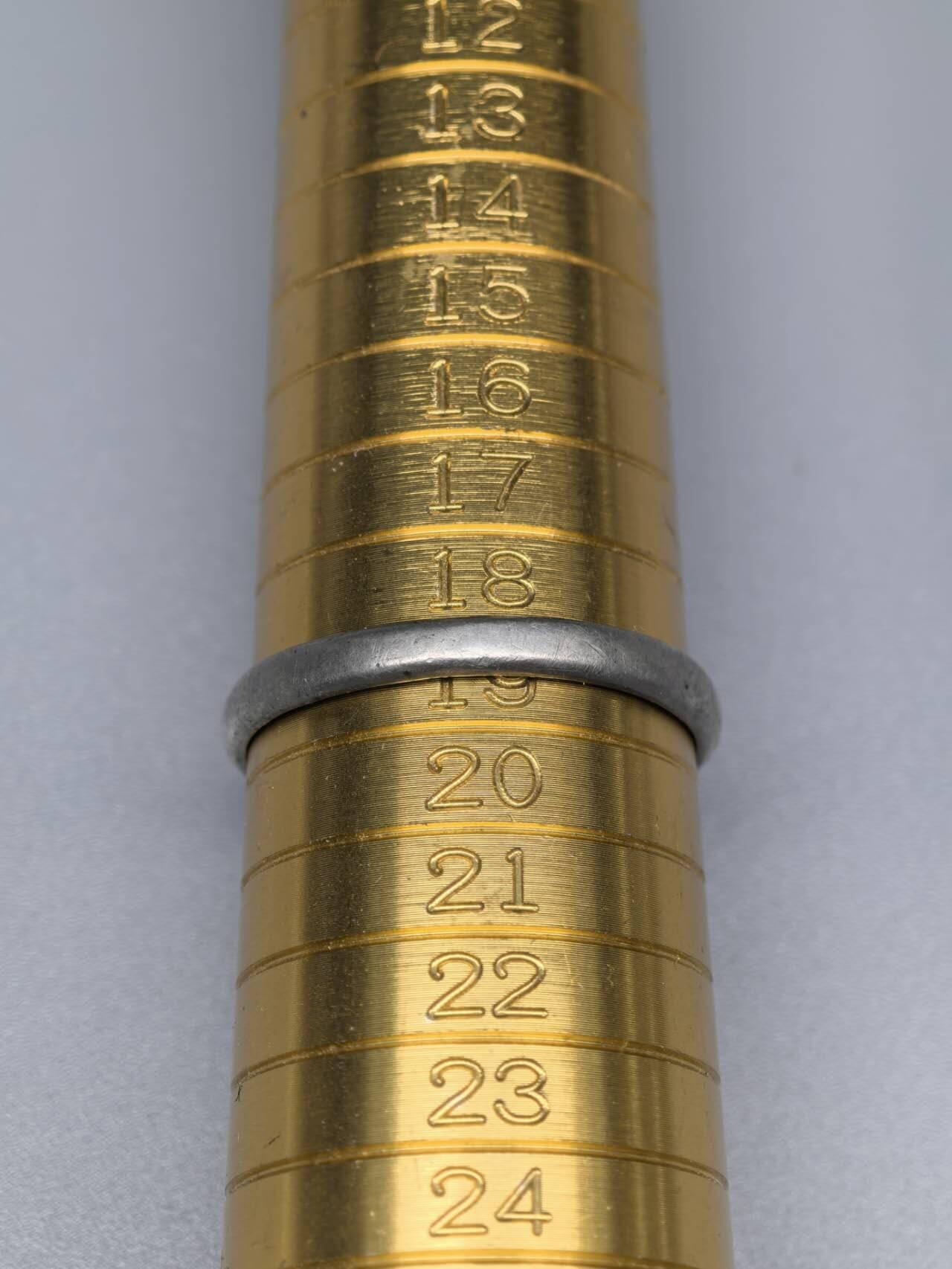 小驴勋章奖章收藏8月23日星期六晚18点拍卖（有偿代拍送拍规则在简介最后，店主微信码在最后一拍品，参拍须阅读规则后再参拍，关系到运费包装发货时效真假辨别等关键信息，送拍规则在介绍最后面）