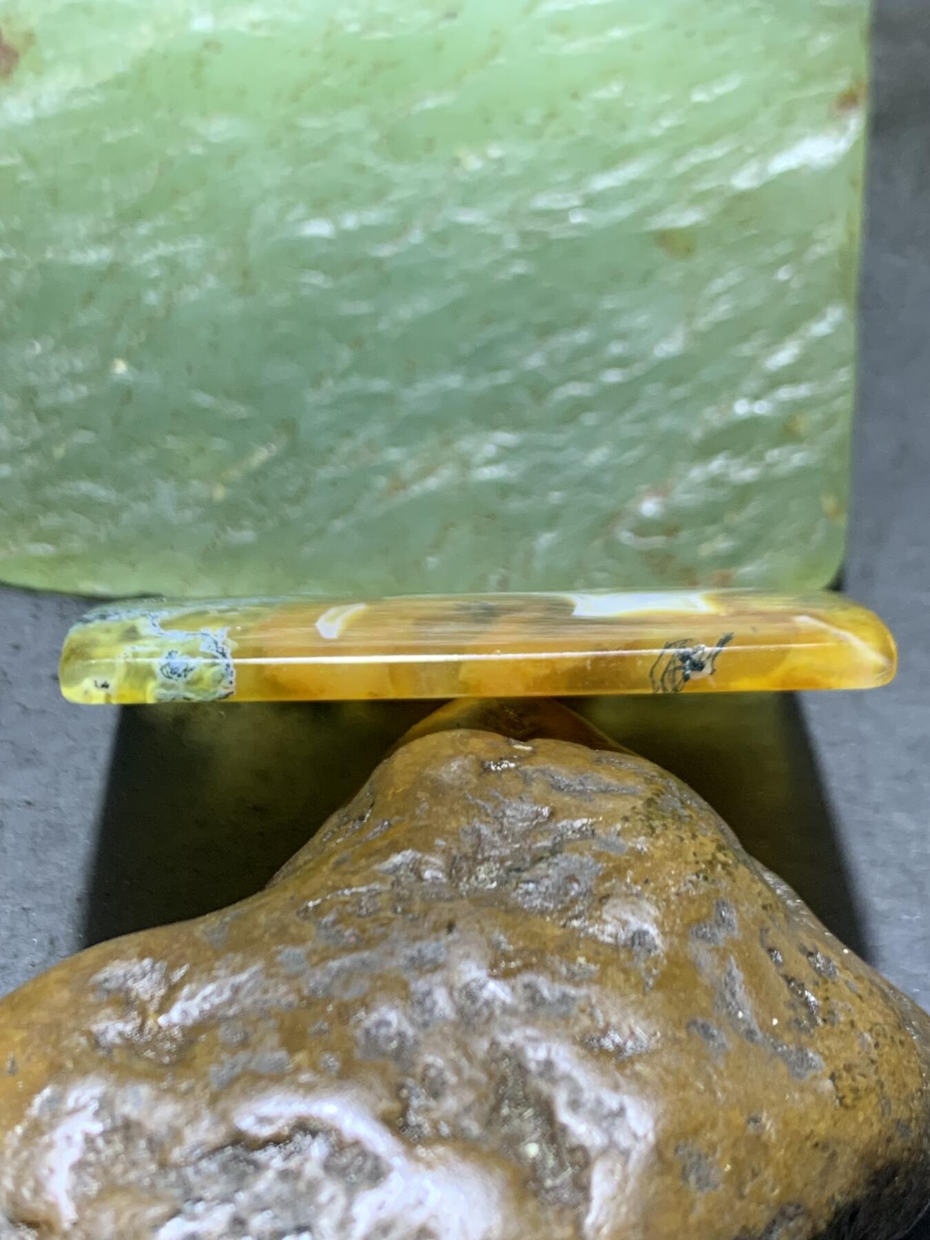 天然三色料水草玛瑙牌子一块，
