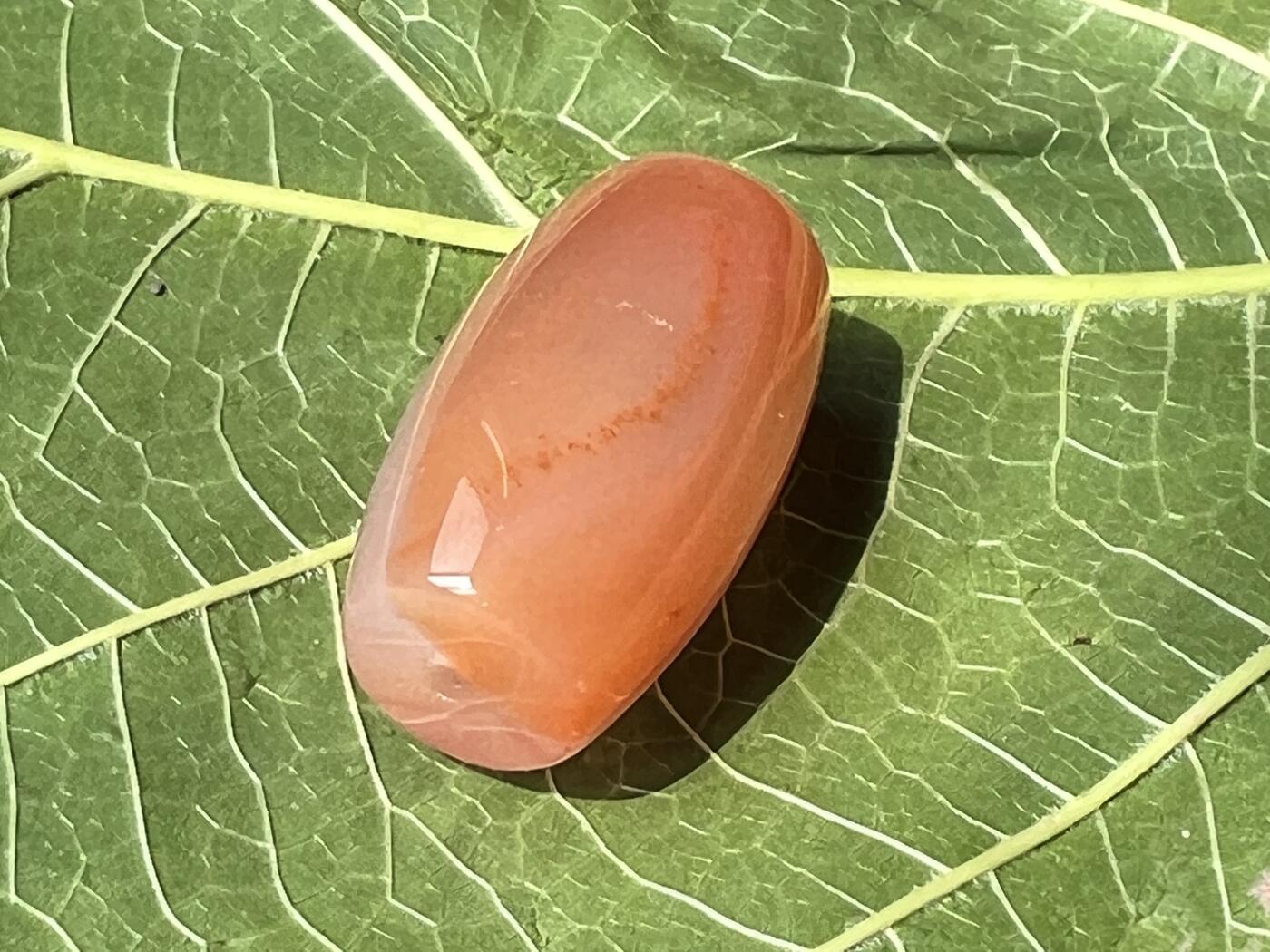 零元拍：南红玛瑙桶珠，约8.3克，25/14MM，颜色以实物为准。拍到的再送一斤南红鱼缸料，只多不少
