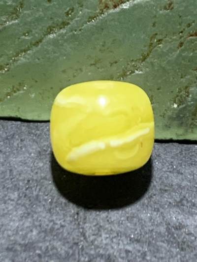 天然俄料原矿蜜蜡老形桶珠一颗， - 天然俄料原矿蜜蜡老形桶珠一颗，