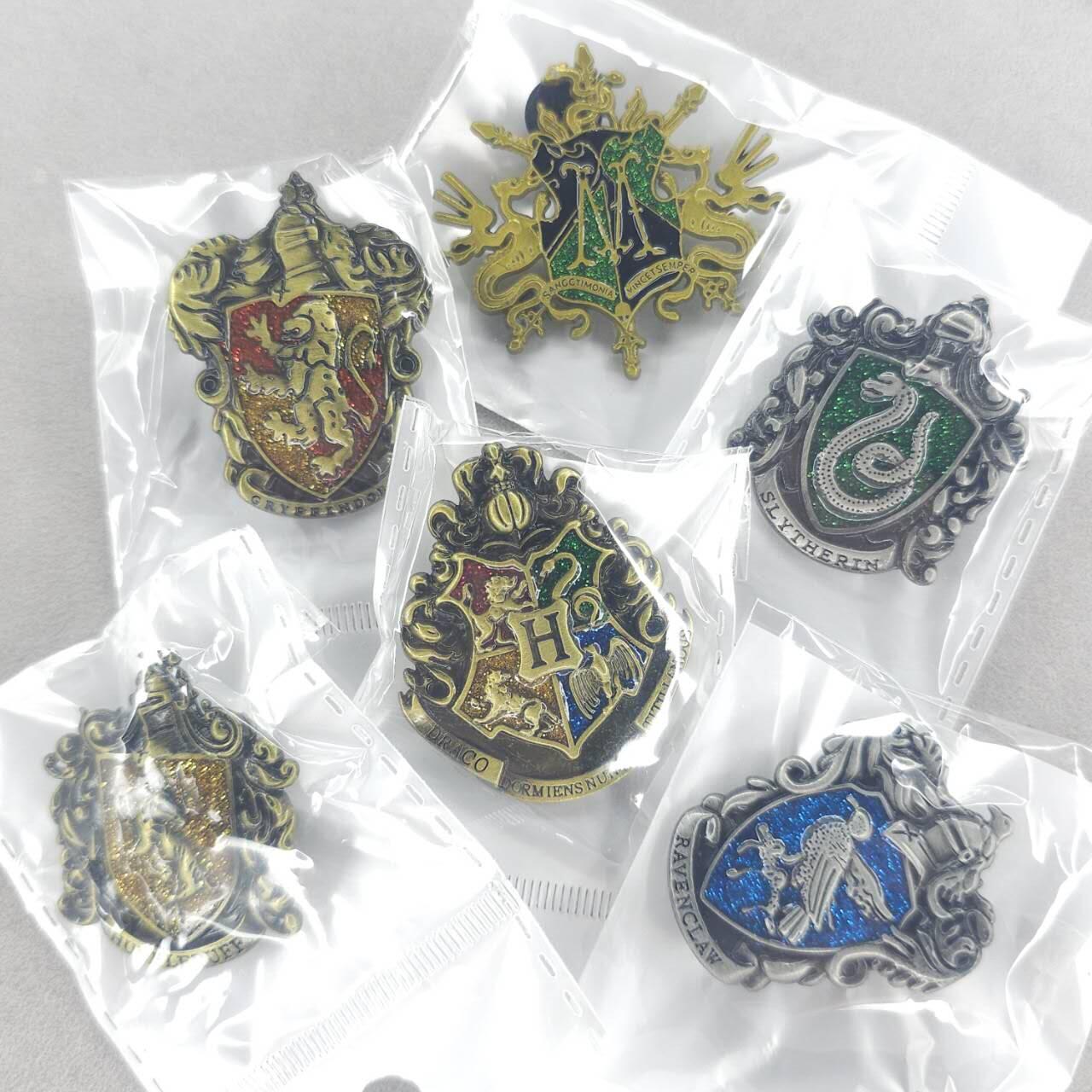 龙虎卡牌第五十一场 （无佣金，满120包邮，欢迎送拍） 哈利波特学院徽章一套6枚