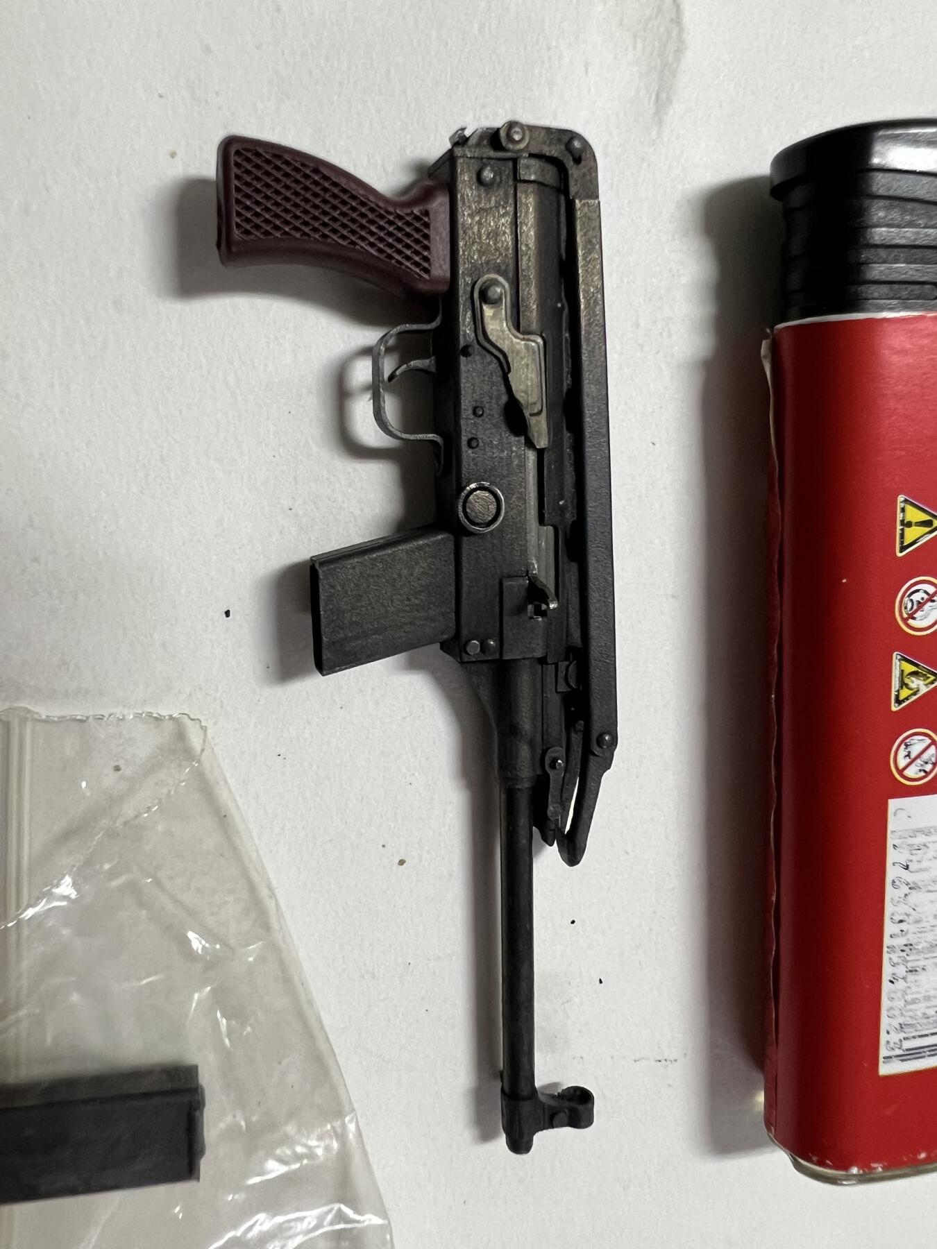 零元拍：H&G 1/6 79式模型，全金属，瑕疵描述：没有保险功能，其他都没有问题。