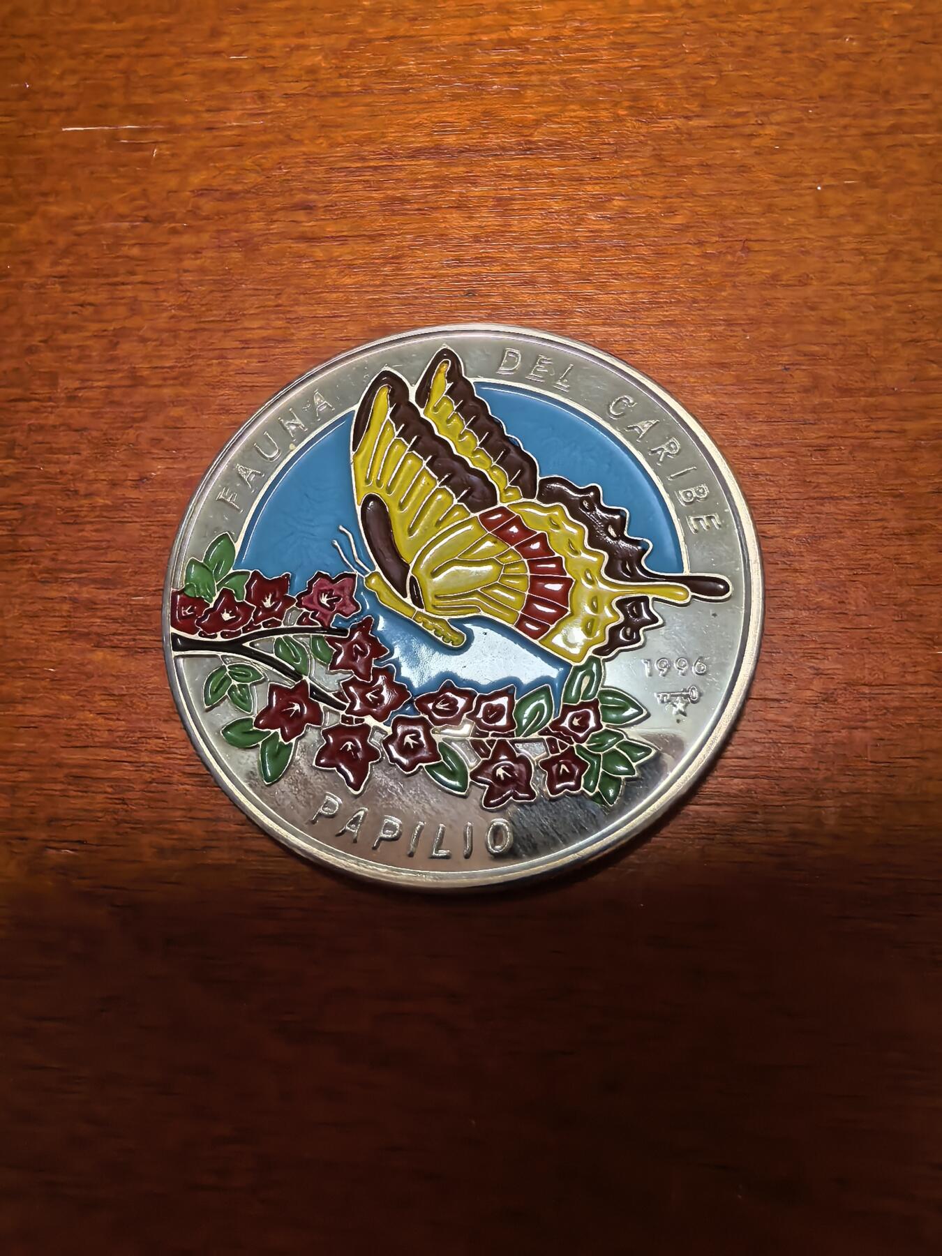 长老汇蛇年精选第三十九场拍卖 1996古巴珐琅质彩色蝴蝶10比索精制银币，20克999银