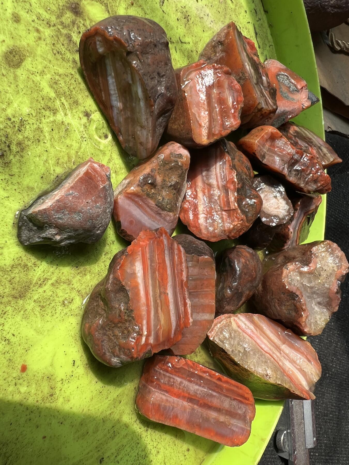 零元拍：南红玛瑙桶珠，约8.3克，25/14MM，颜色以实物为准。拍到的再送一斤南红鱼缸料，只多不少