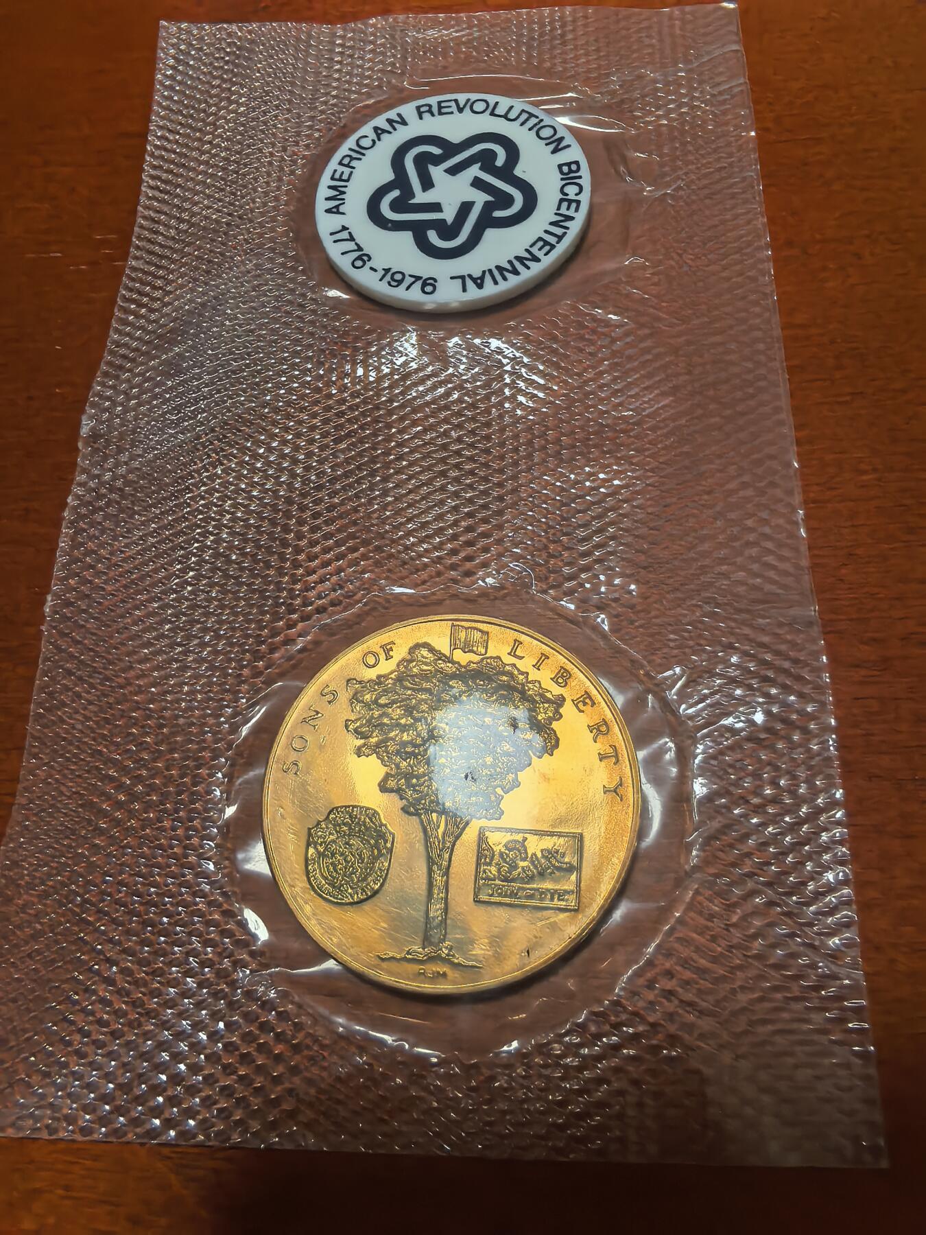 长老汇蛇年精选第三十九场拍卖 1972.7.4美国革命200周年邮币封首日封，含乔治·华盛顿大铜章1枚，和美国殖民时代工匠手艺邮票4枚，38MM