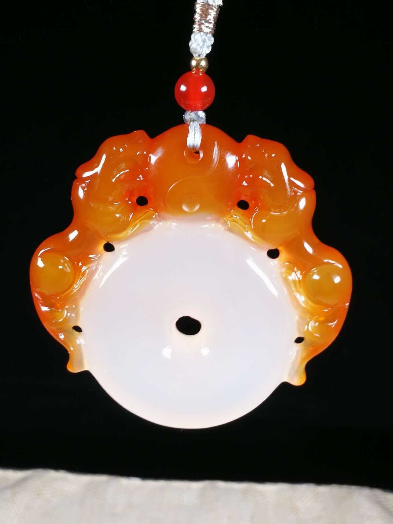 马料玛瑙俏色巧雕双貔貅平安扣(22069)尺寸53*51*10mm重量39g