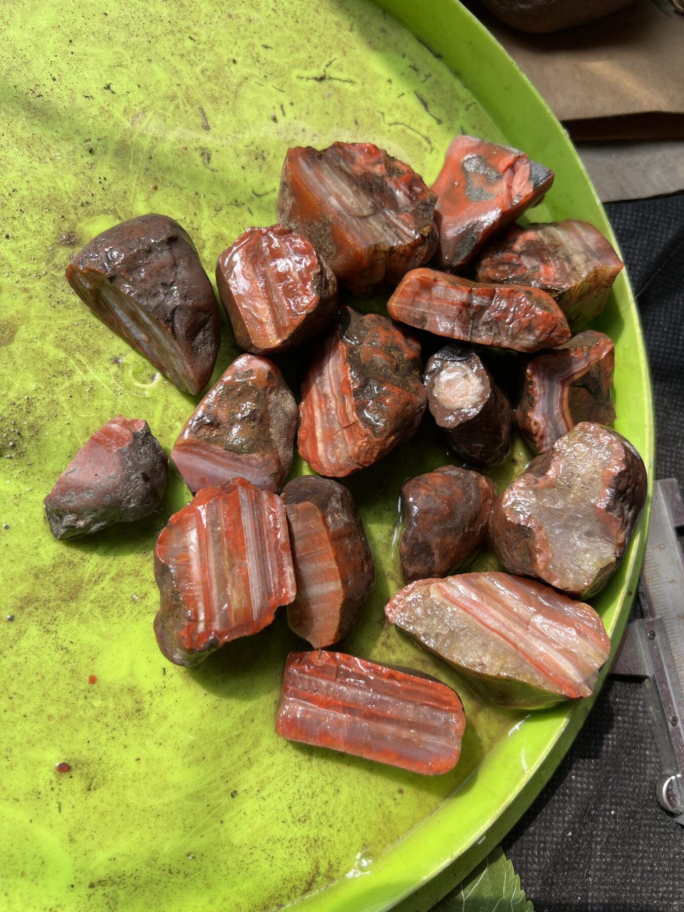 零元拍：南红玛瑙桶珠，约8.3克，25/14MM，颜色以实物为准。拍到的再送一斤南红鱼缸料，只多不少