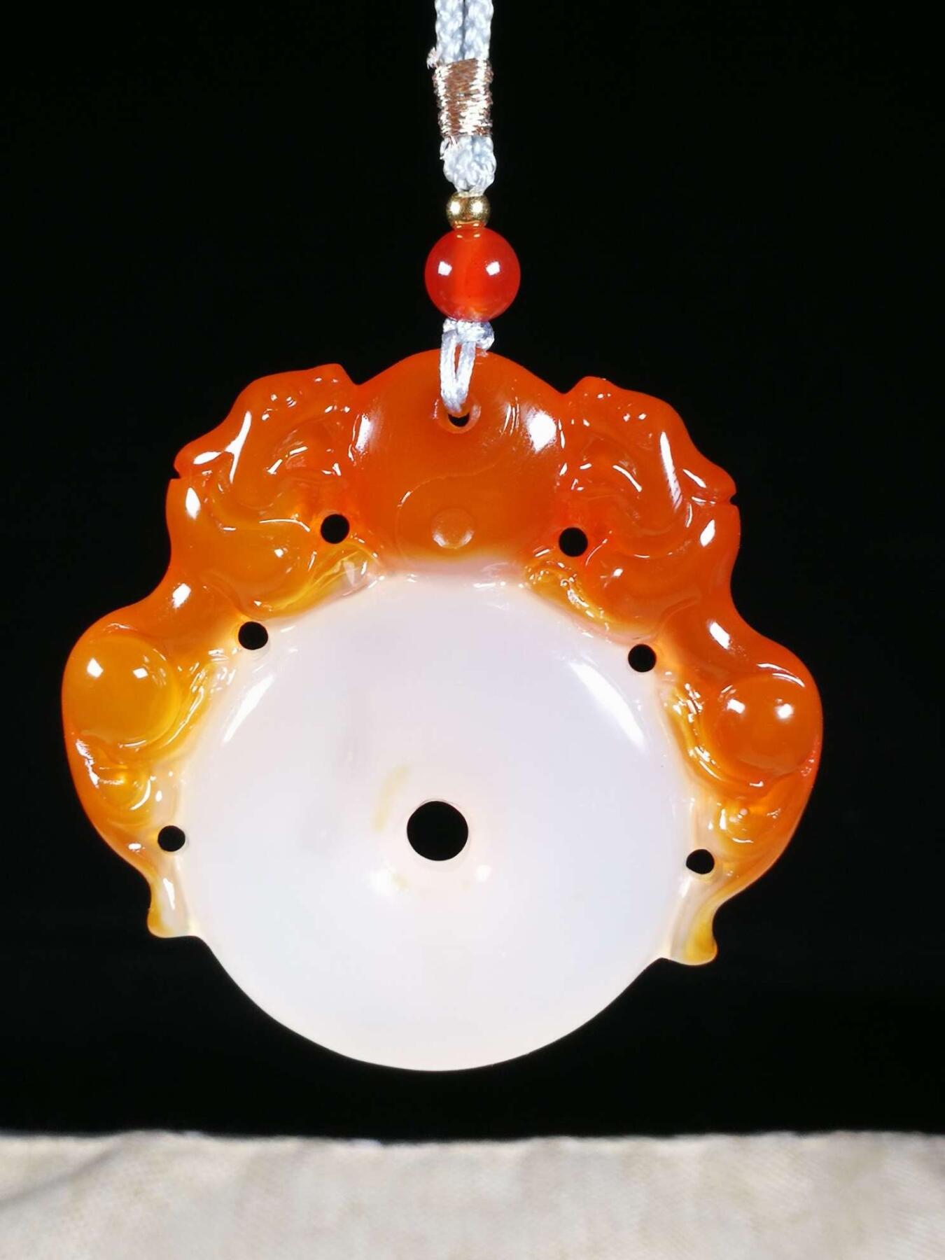 马料玛瑙俏色巧雕双貔貅平安扣(22069)尺寸53*51*10mm重量39g