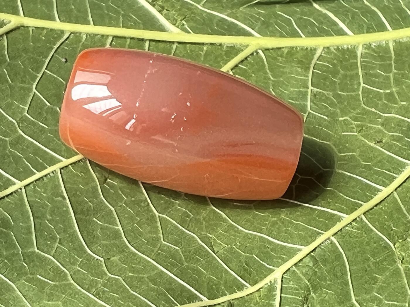 零元拍：南红玛瑙桶珠，约8.3克，25/14MM，颜色以实物为准。拍到的再送一斤南红鱼缸料，只多不少