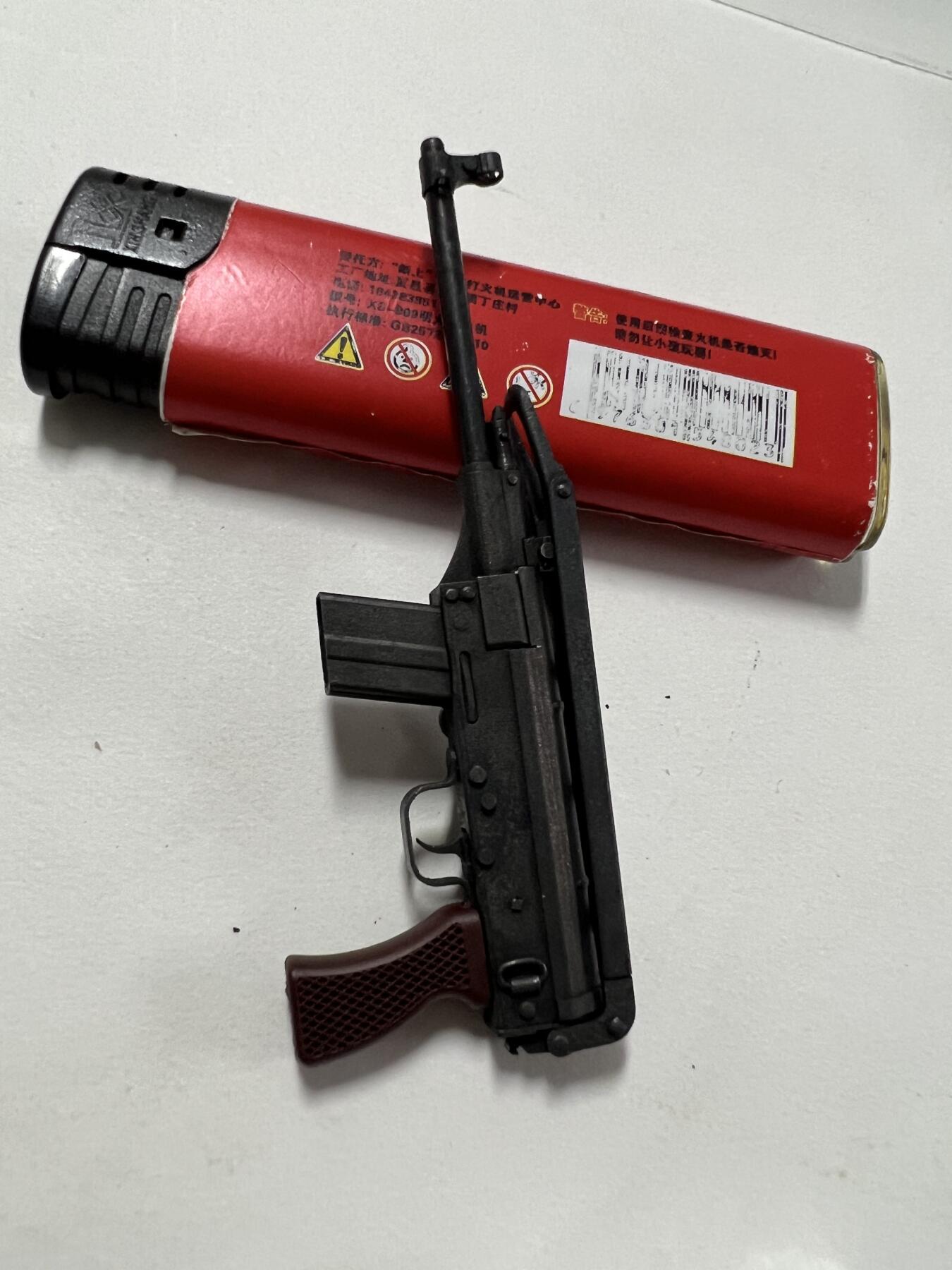 零元拍：H&G 1/6 79式模型，全金属，瑕疵描述：没有保险功能，其他都没有问题。