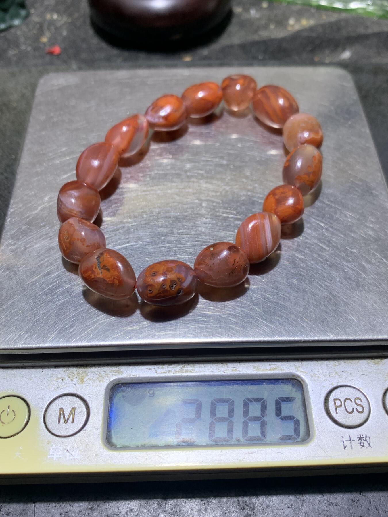 川料原皮冻料飘红火焰纹南红玛瑙随形单圈手串一条，