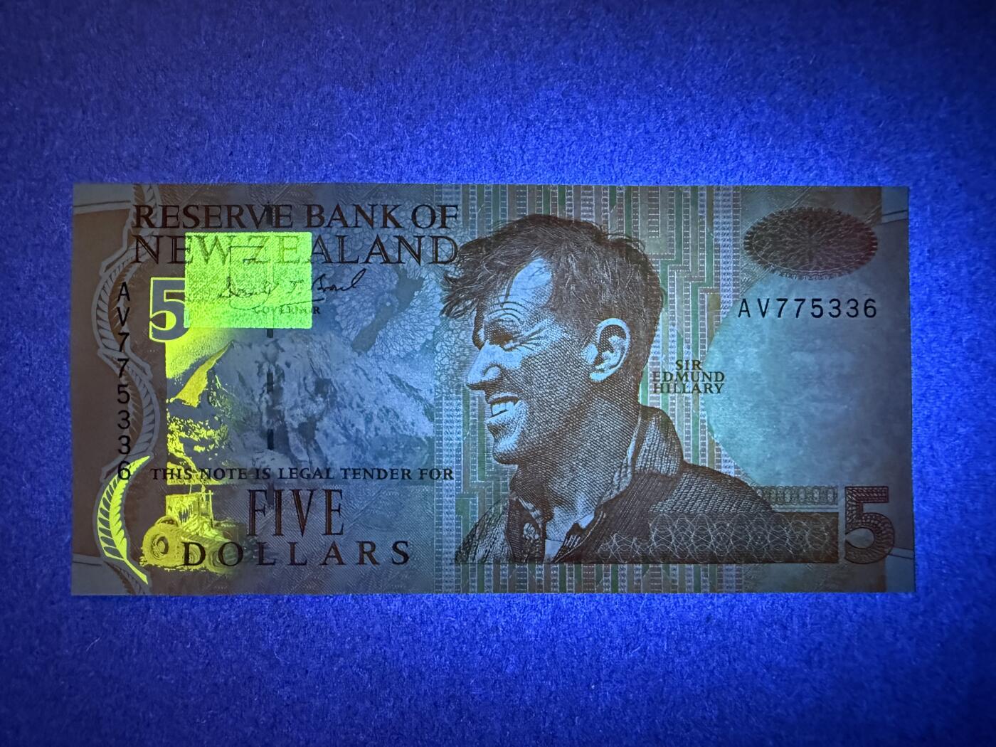 《艾美收藏》第209期-8.24周日外币黄金场 新西兰5元 UNC 1992年初版a版 无4