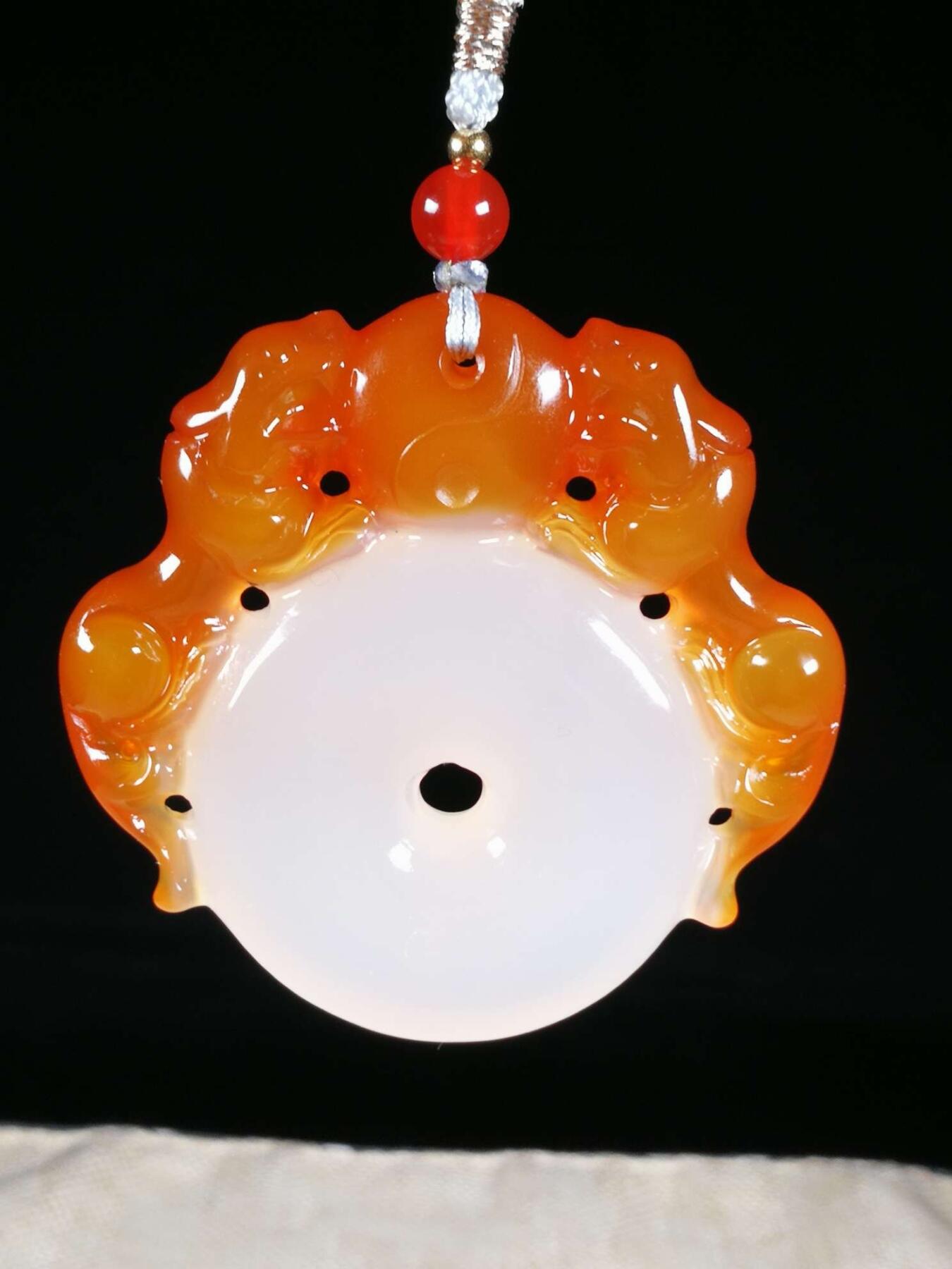 马料玛瑙俏色巧雕双貔貅平安扣(22069)尺寸53*51*10mm重量39g