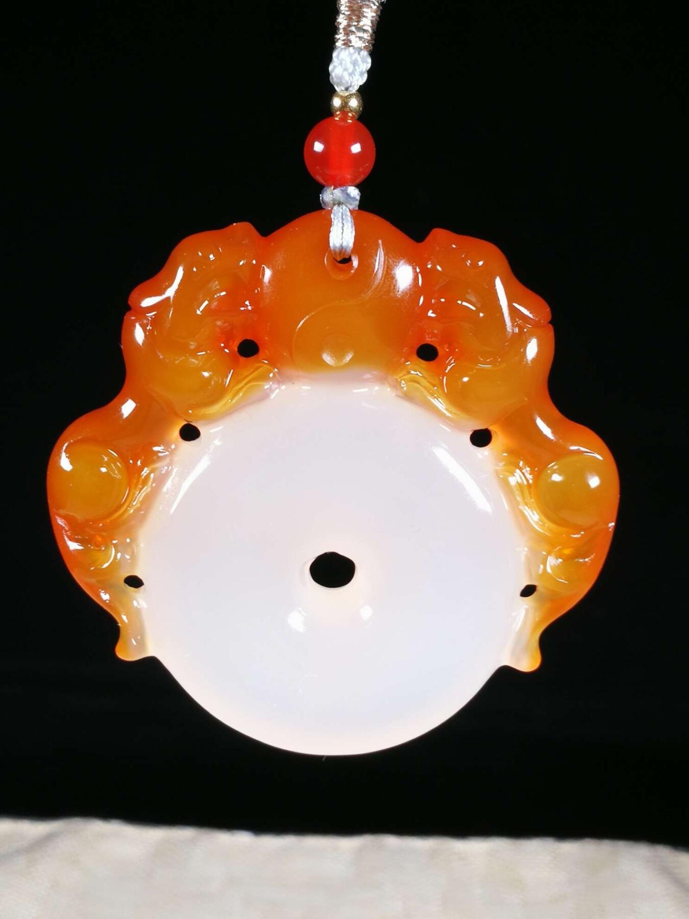 马料玛瑙俏色巧雕双貔貅平安扣(22069)尺寸53*51*10mm重量39g