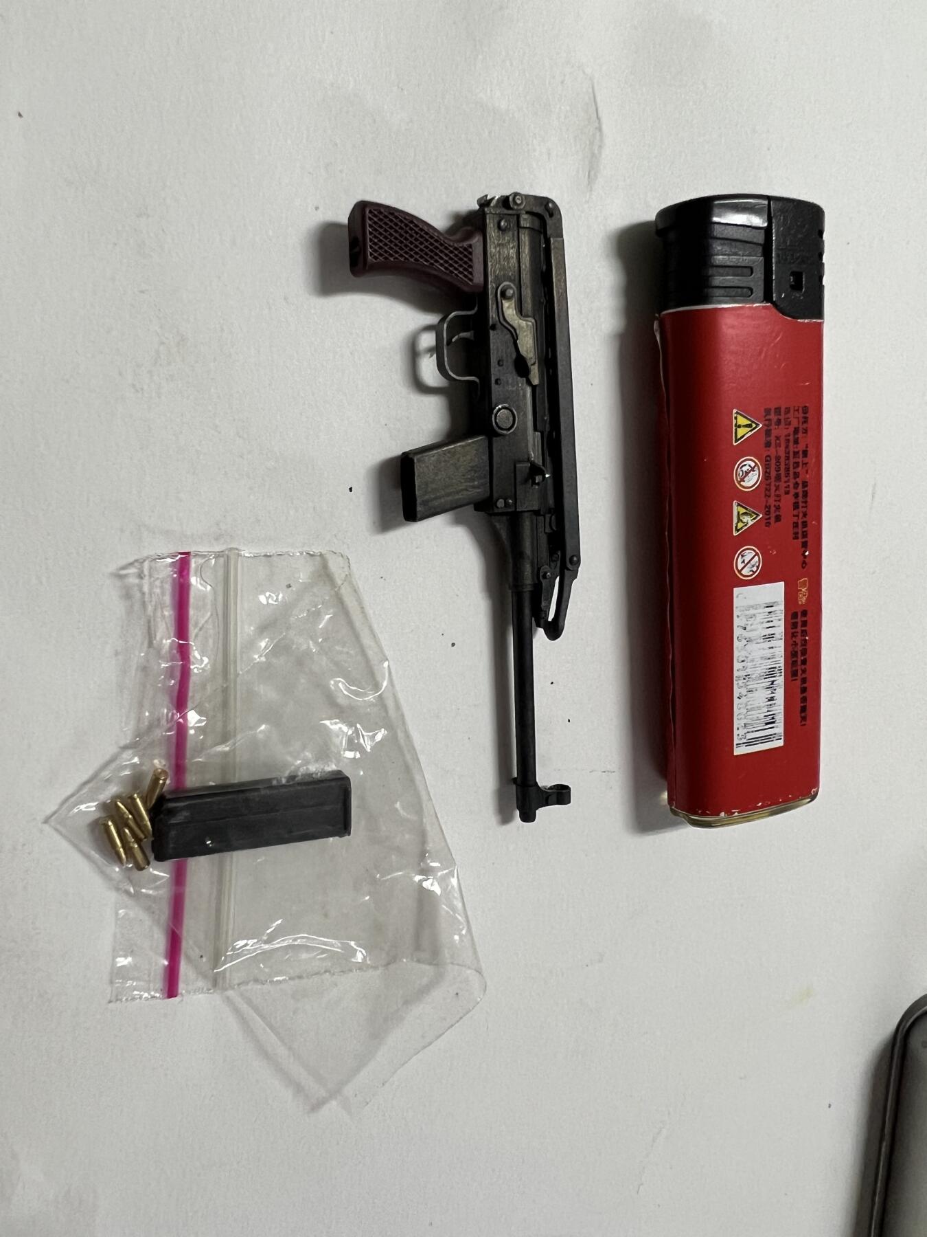 零元拍：H&G 1/6 79式模型，全金属，瑕疵描述：没有保险功能，其他都没有问题。