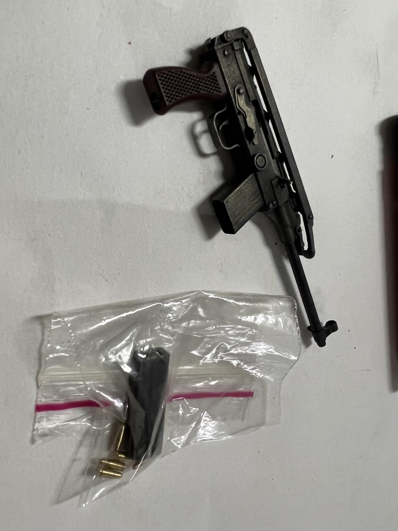 零元拍：H&G 1/6 79式模型，全金属，瑕疵描述：没有保险功能，其他都没有问题。