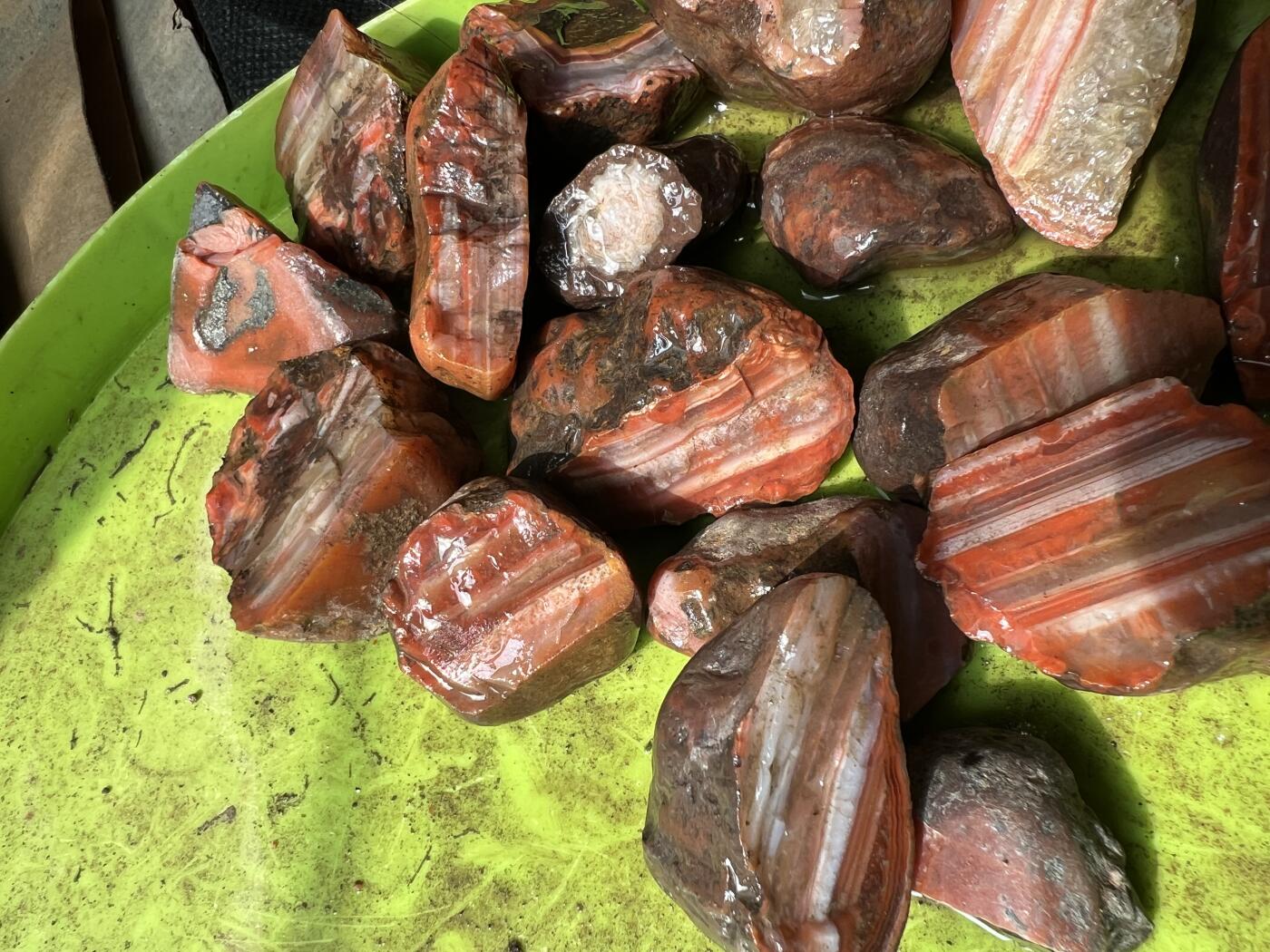零元拍：南红玛瑙桶珠，约8.3克，25/14MM，颜色以实物为准。拍到的再送一斤南红鱼缸料，只多不少