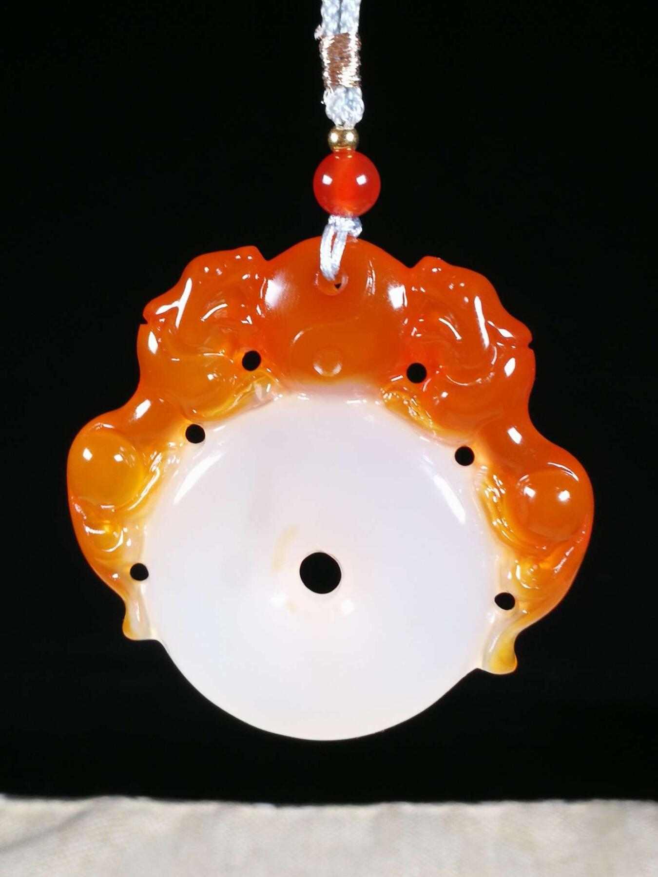 马料玛瑙俏色巧雕双貔貅平安扣(22069)尺寸53*51*10mm重量39g