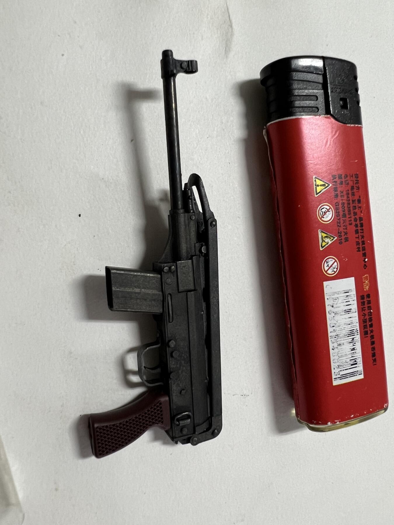 零元拍：H&G 1/6 79式模型，全金属，瑕疵描述：没有保险功能，其他都没有问题。