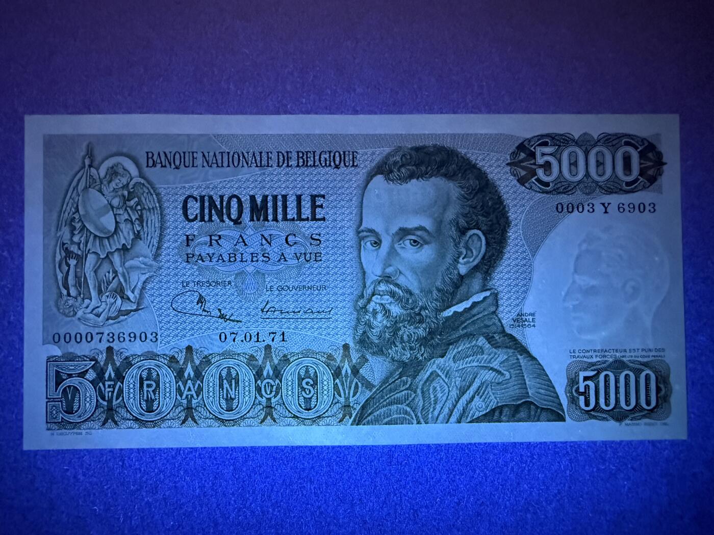 《艾美收藏》第209期-8.24周日外币黄金场 比利时5000法郎 UNC 1971年 比利时解剖学家维萨里 有一处轻微荧光点 无4