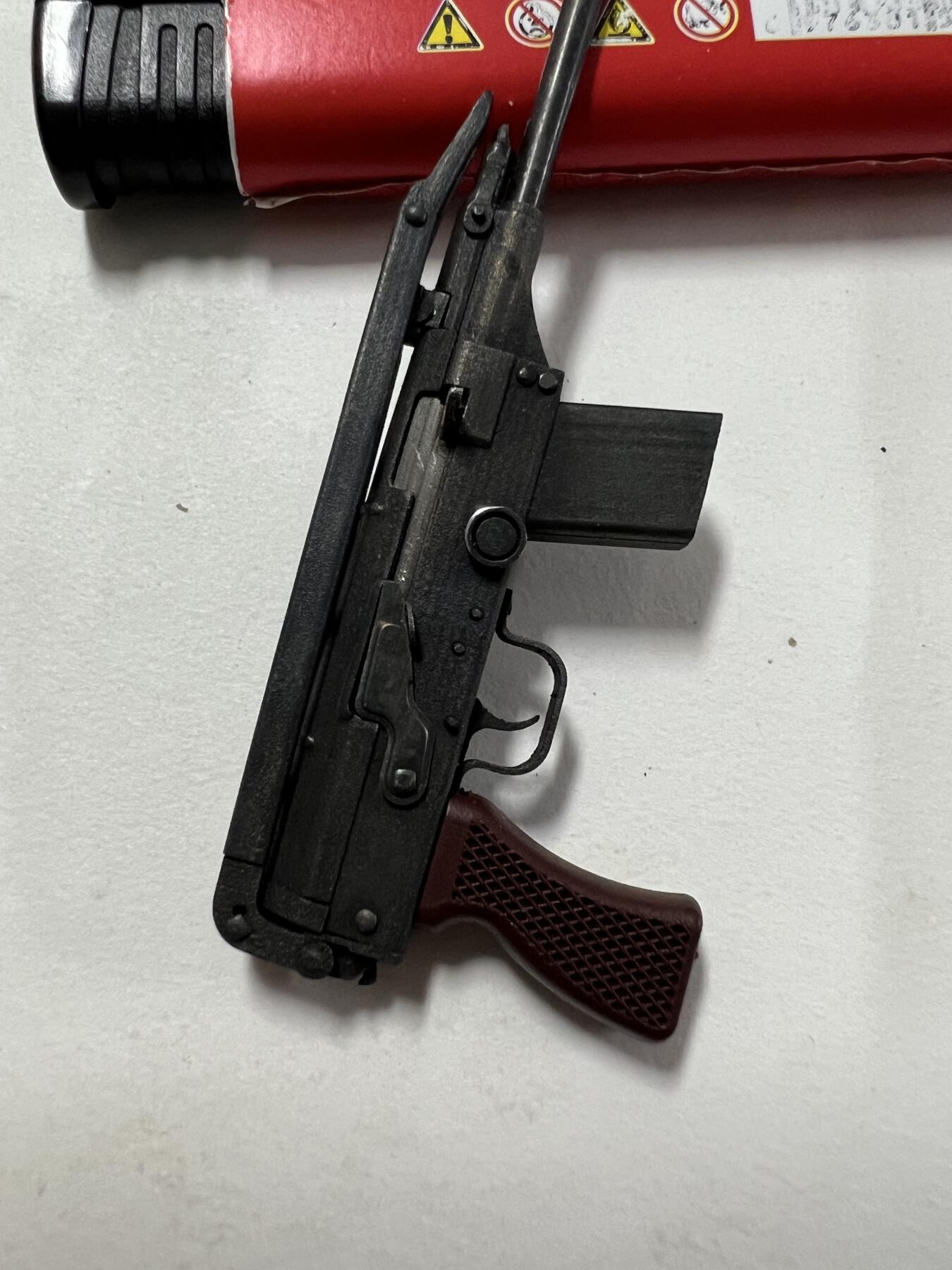 零元拍：H&G 1/6 79式模型，全金属，瑕疵描述：没有保险功能，其他都没有问题。