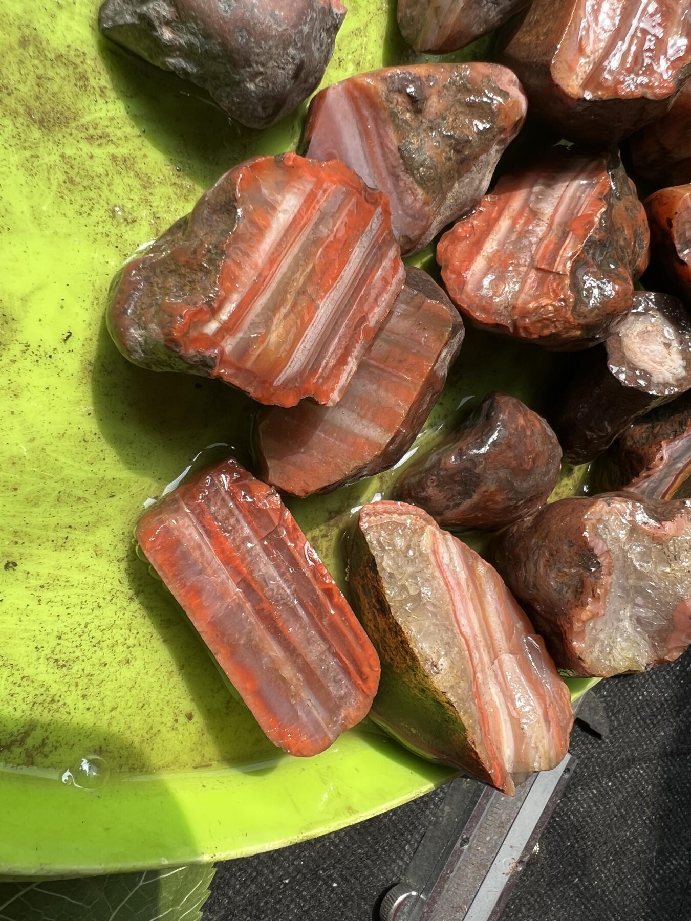 零元拍：南红玛瑙桶珠，约8.3克，25/14MM，颜色以实物为准。拍到的再送一斤南红鱼缸料，只多不少