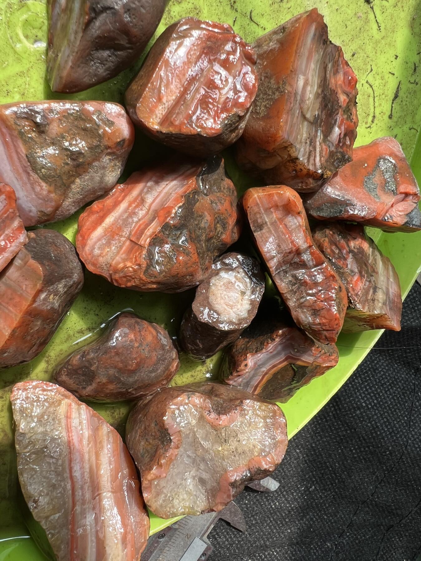 零元拍：南红玛瑙桶珠，约8.3克，25/14MM，颜色以实物为准。拍到的再送一斤南红鱼缸料，只多不少