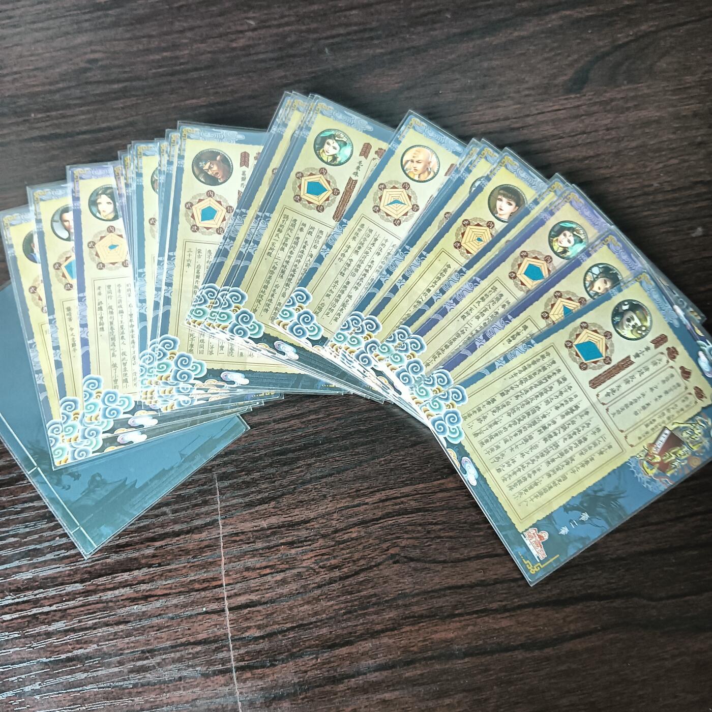 花开卡拍第35期（8月24号周日截拍，品控勿拍!!!拍品不寄存，运费5元，自制卡难免瑕疵，可能存在轻微撞角爆边等出厂瑕疵，品控介意勿拍！） 藏无缺卡牌 璇哥 鹿鼎记第一弹27张全套 粗闪