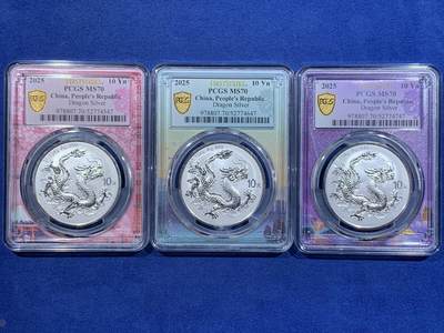 《竞宝斋》第411场 周日，周一，周二，3场连拍 （全场包邮） - 三枚一组 PCGS MS70 2025中国龙银币 FS初铸版 海外首发城市新加坡，东京，香港特别标签。限量发行3000套，带初铸标且3枚都满分的不到一半。香港和东京的两枚背面支撑架有磕，细节见图。
