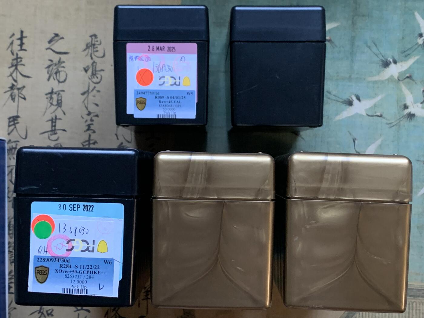 《竞宝斋》第411场 周日，周一，周二，3场连拍 （全场包邮） PCGS评级币收纳盒5个一组，带稀有的限量款金色收纳盒，可放80枚PCGS标准评级币。