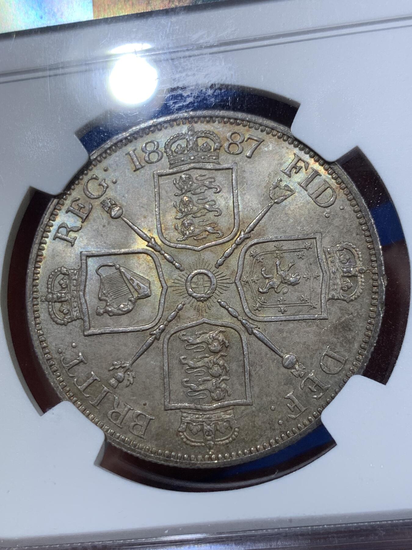 《竞宝斋》第411场 周日，周一，周二，3场连拍 （全场包邮） NGC MS63 英国1887年维多利亚高冠双弗洛林4S银币 双面丝绸底板 包浆一样漂亮 罗马1版本