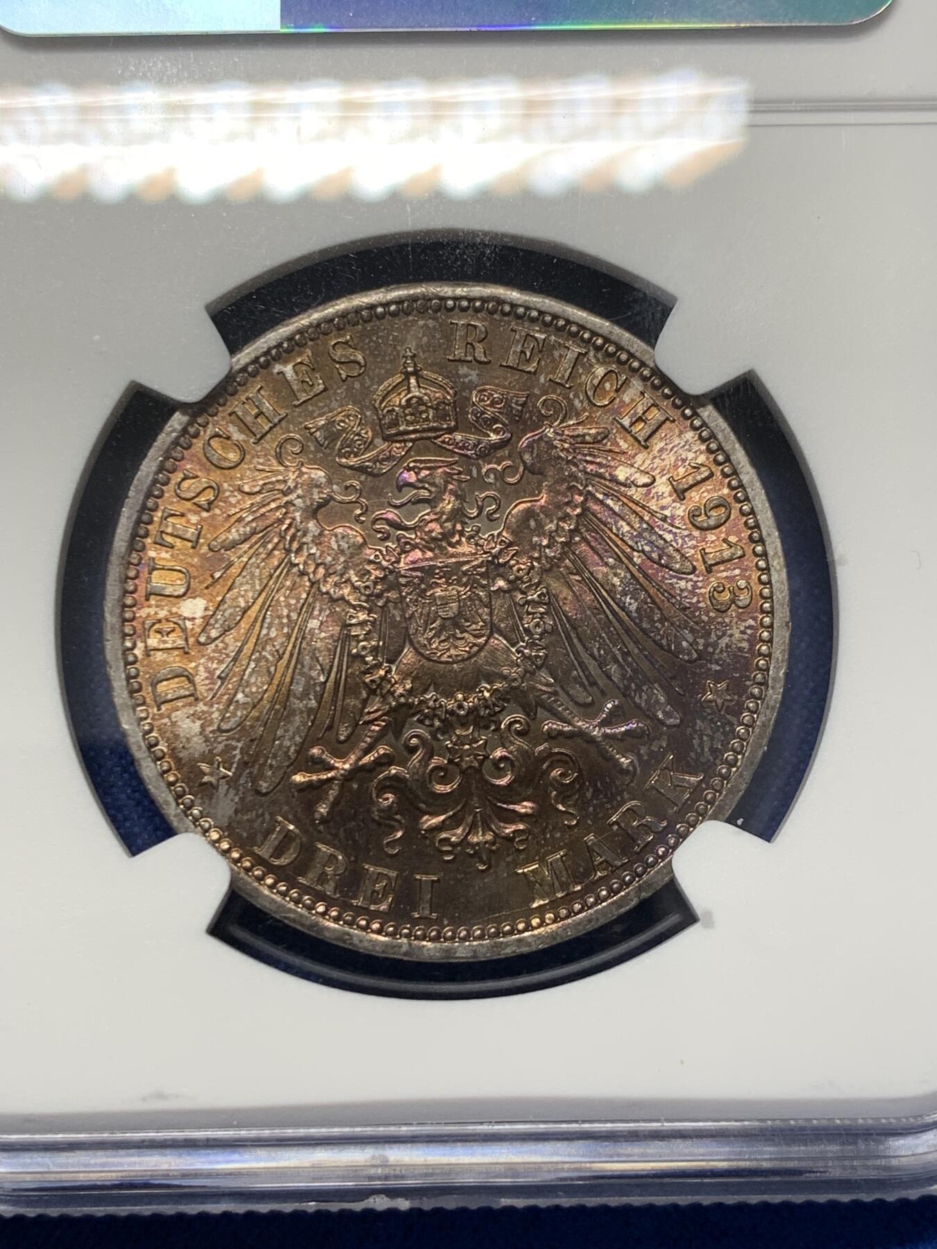 《竞宝斋》第411场 周日，周一，周二，3场连拍 （全场包邮） NGC MS62 德国 1913年 普鲁士威廉二世花枝3马克银币 背面五彩