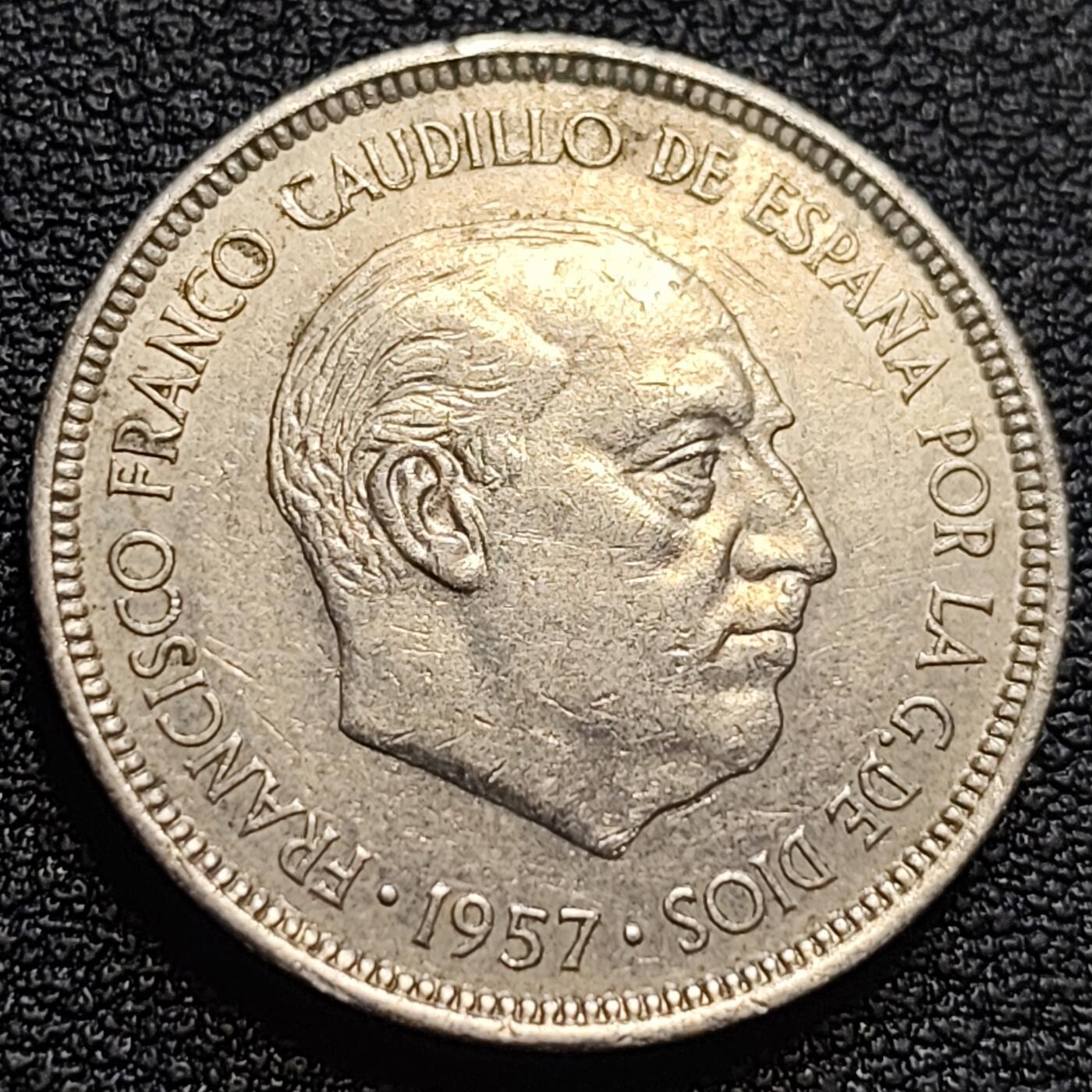 泉币菌-第93场-精品福利场（满包邮条件，下周一发货） 美品 西班牙1957年5比塞塔 弗朗哥鹰徽 23mm