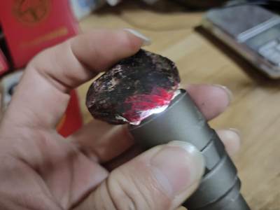 新时代收藏徽章红藏拍卖(第二十四场)  限时回归徽章杂项大合集拍场 宝石矿物标本 石榴石手电打上去很通透 60多克挺重的