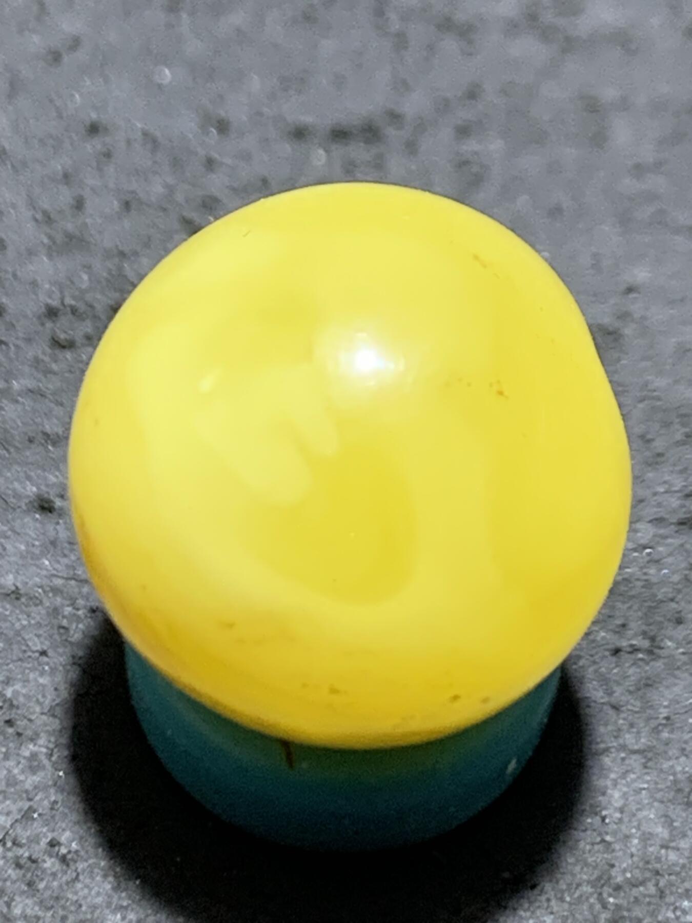 天然乌克兰原矿蜜蜡通货圆珠一颗，